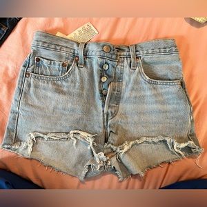 Levi’s 501 distressed jean shorts size 26
